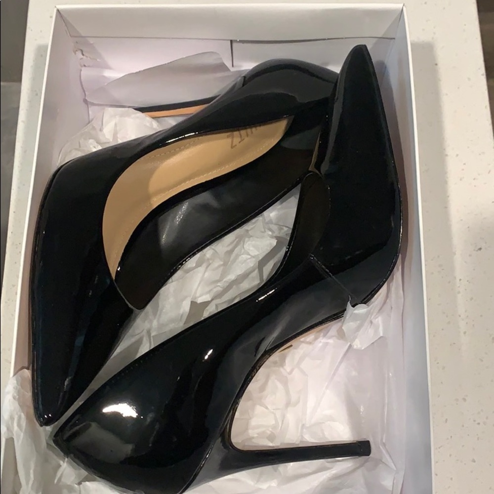 NIB Schutz Caiolea Black Patent Leather Pumps